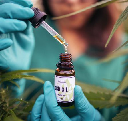 शरीर के दर्द को कम करने के लिए CBD Oil, कैप्सूल या CBD स्प्रे लें! जानिए किस चीज से दर्द में तुरंत आराम मिलता है