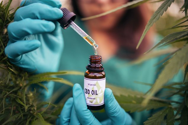 शरीर के दर्द को कम करने के लिए CBD Oil, कैप्सूल या CBD स्प्रे लें! जानिए किस चीज से दर्द में तुरंत आराम मिलता है