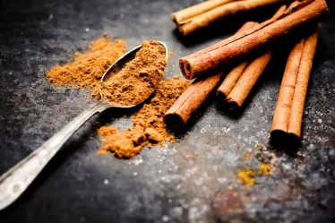 The Amazing Benefits of Cinnamon Water